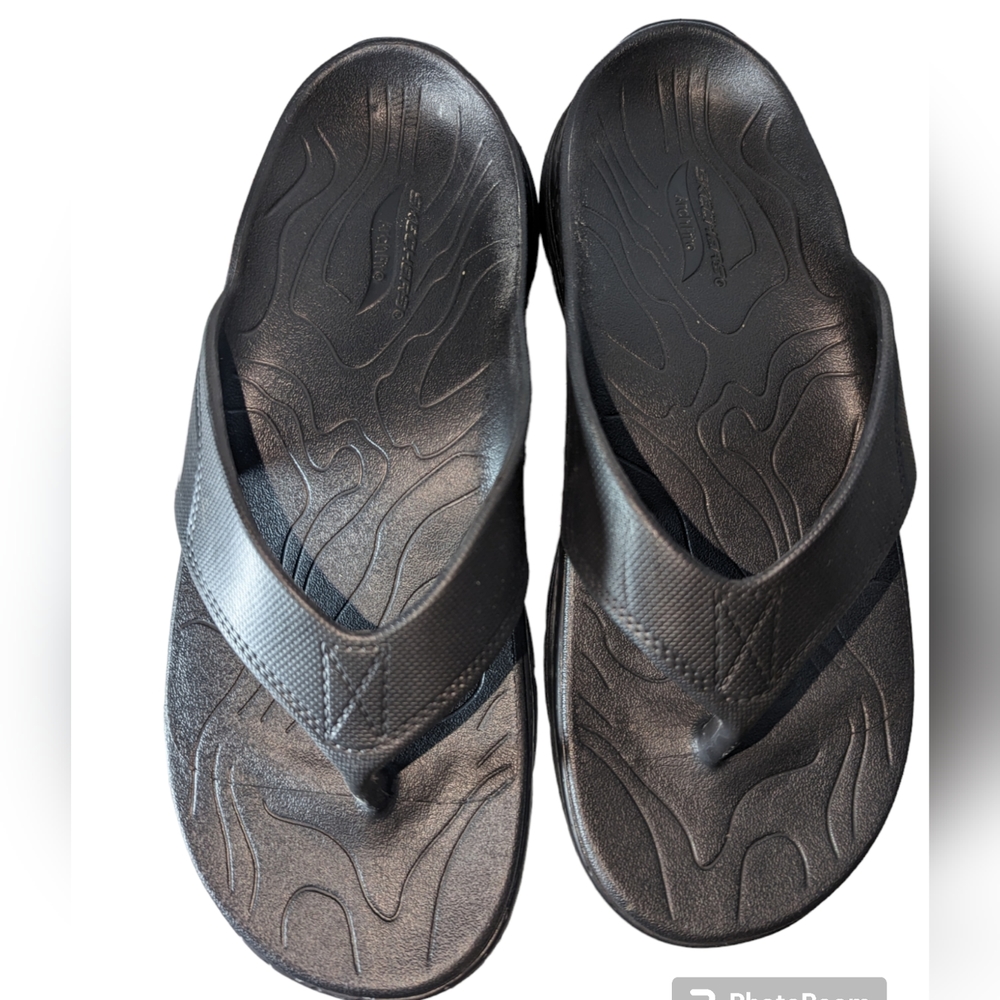 SKECHERS Men's Black Foamies Arch Fit Flip-Flop Size 8